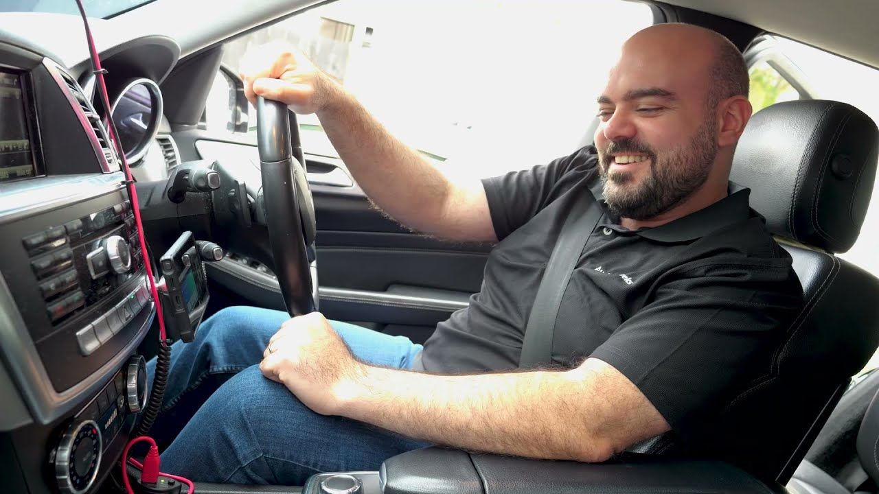 An Auckland Geeks technician driving to a job
